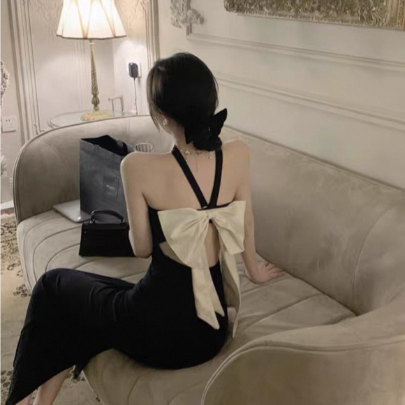 Elegant Black and Cream Halter Dress - Picture 3 of 3